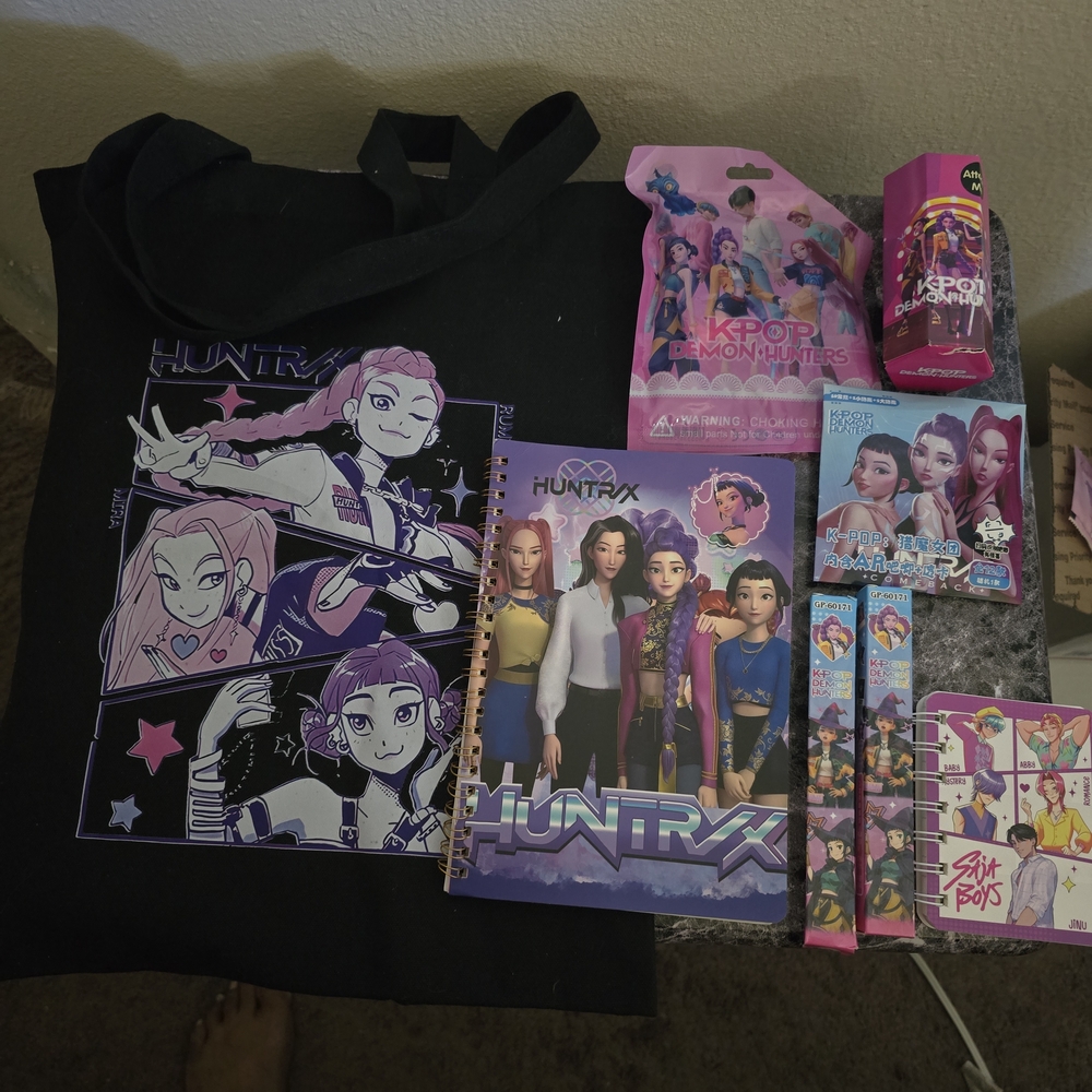 Huntrax Anime Tote Bag and Stationery Set